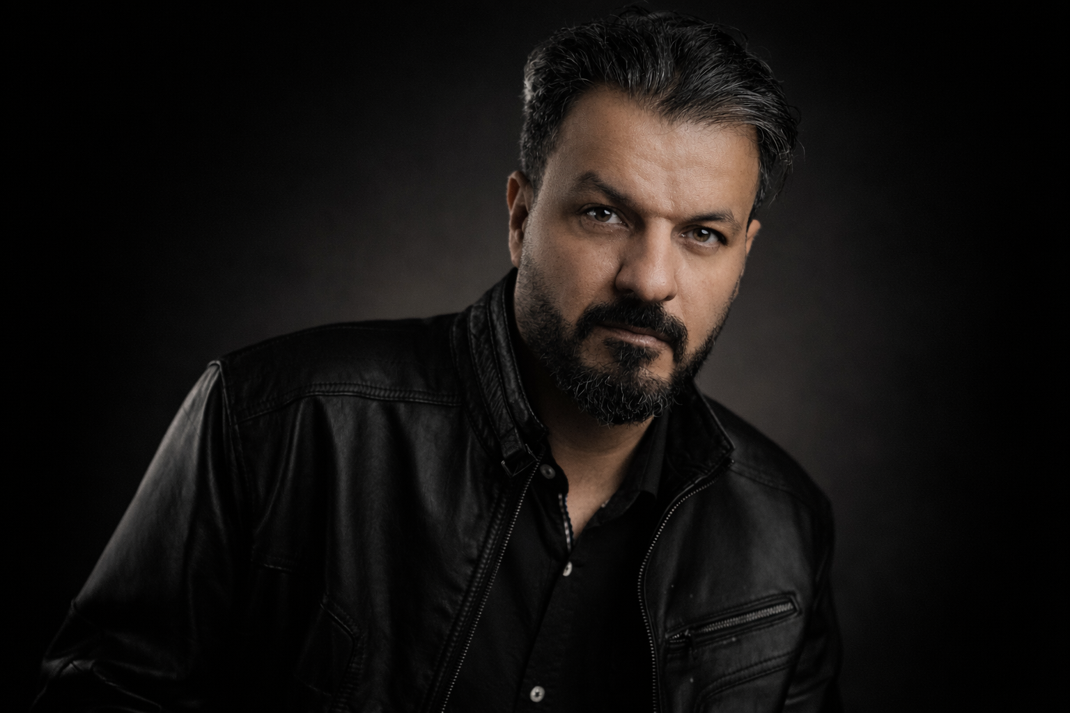 ساخت پرتره سیاه‌ و سفید آتلیه‌ای با ChatGPT و هوش مصنوعی